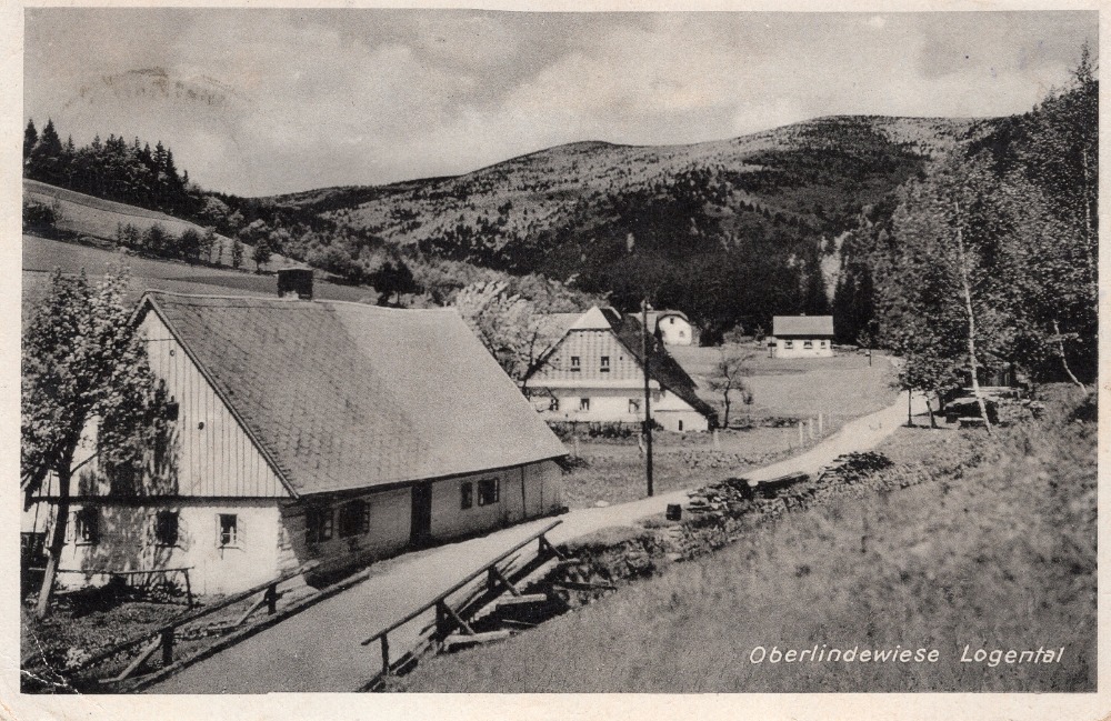 Historická fotografie domu v Horní Lipové na dobové pohlednici